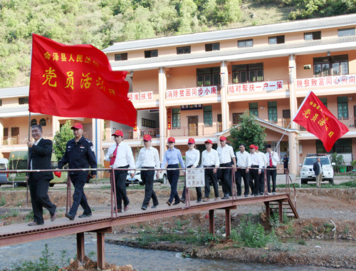 们随后瞻仰了永焜支队驻址,聆听了边纵六支队32团,李本善从奴隶到将军