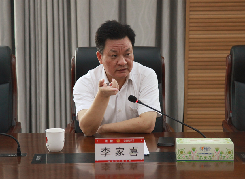 浏阳市政协主席李家喜一行到浏阳法院视察司法公开工作