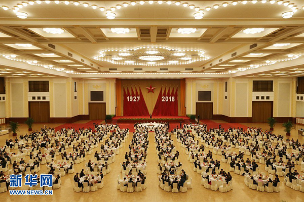 7月31日，中华人民共和国国防部在北京人民大会堂举行招待会，热烈庆祝中国人民解放军建军91周年。 新华社记者 李一叶 摄