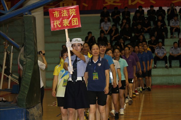 来宾市政协副主席黄剑桥,来宾市中级人民法院院长梁炳扬,来宾市人民