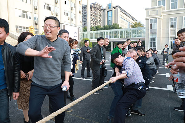 "感恩有你 携手同行" 广丰法院举行拔河比赛-江西省区