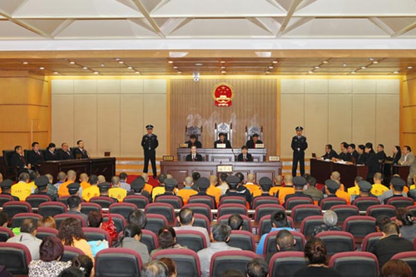 2013年9月25日上午,内蒙古自治区包头市中级人民法院对被告人武英慧