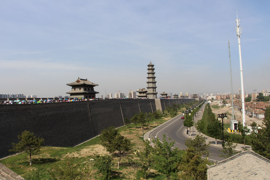 大同雁塔,原名文峰塔,位于大同东西城墙之上.