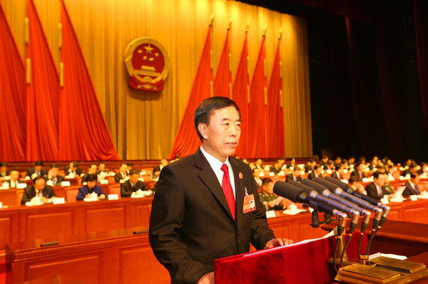 北京市高级人民法院代院长杨万明向北京人大报