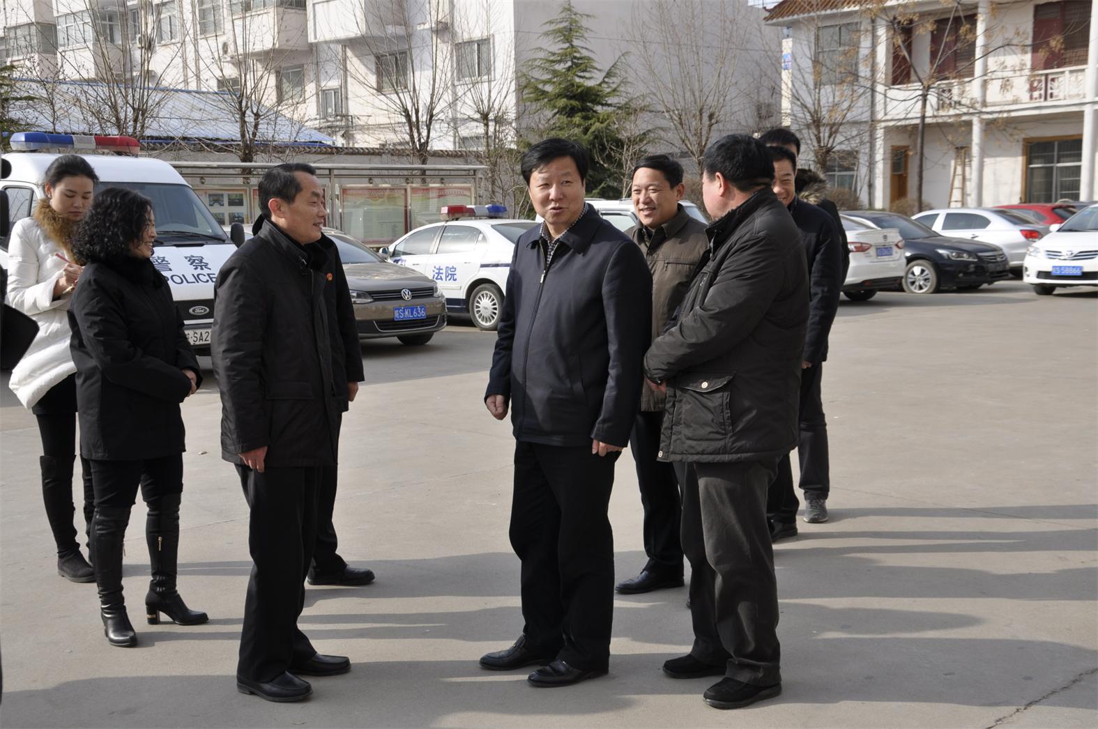 赫璞峰率领几套班子领导卞介山,李伟走访了谯城区法院