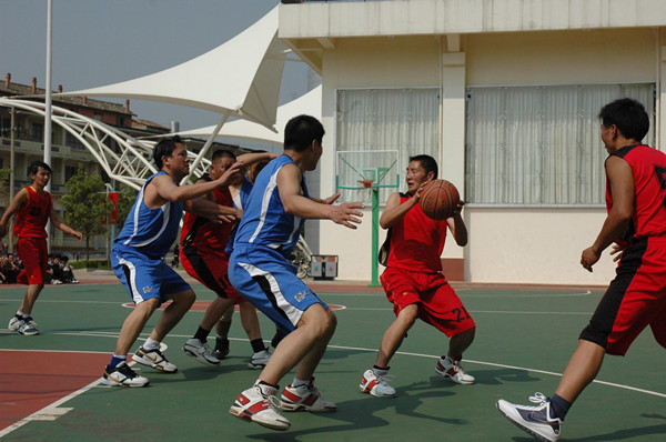 与富宁法院开展篮球友谊比赛