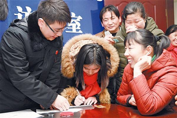 滁州南谯法院举行工人工资执行案款兑付活动