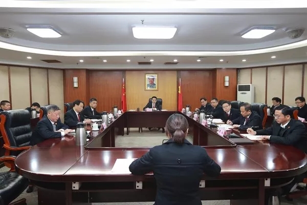 湖南高院党组中心组传达学习中央关于秦岭北麓