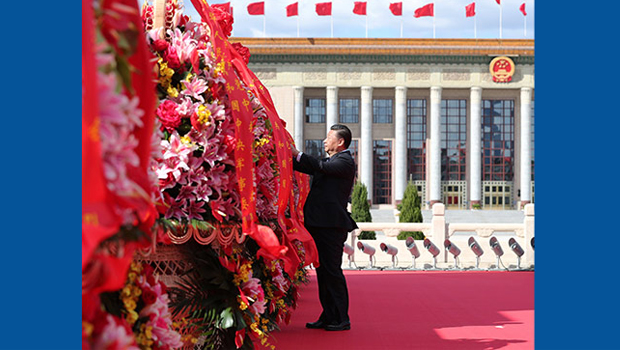 习近平出席烈士纪念日向人民英雄敬献花篮仪式