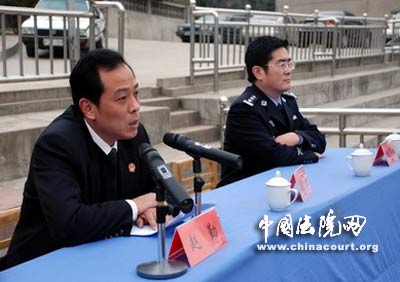 江苏润州法官为警校学生注射法律疫苗