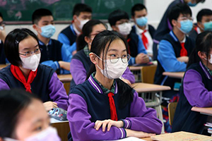 上海：高二初二年级学生返校开学