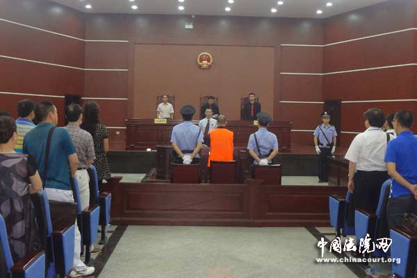荣县法院审理一起涉5.12灾后重建贪污受贿案