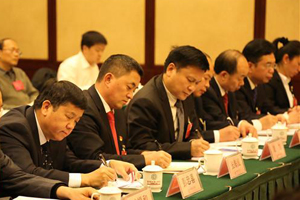 湖南省人大代表分组审议《政府工作报告》
