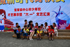 广西平乐县法院：给孩子们特别的“六一”礼物