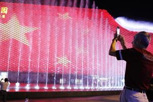 《我和我的祖国》音乐喷泉亮相上海街头
