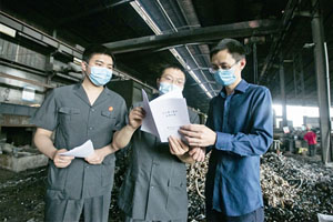 重庆永川区法院法官送法上门助力企业复工复产