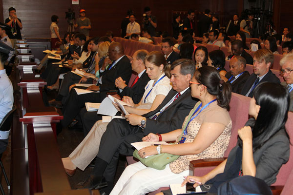 最高人民法院举办外国驻华使节开放活动