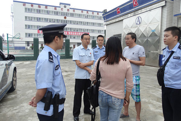 9月1日下午18时,四川省阆中市人民法院执行法官带领执行干警来到阆中